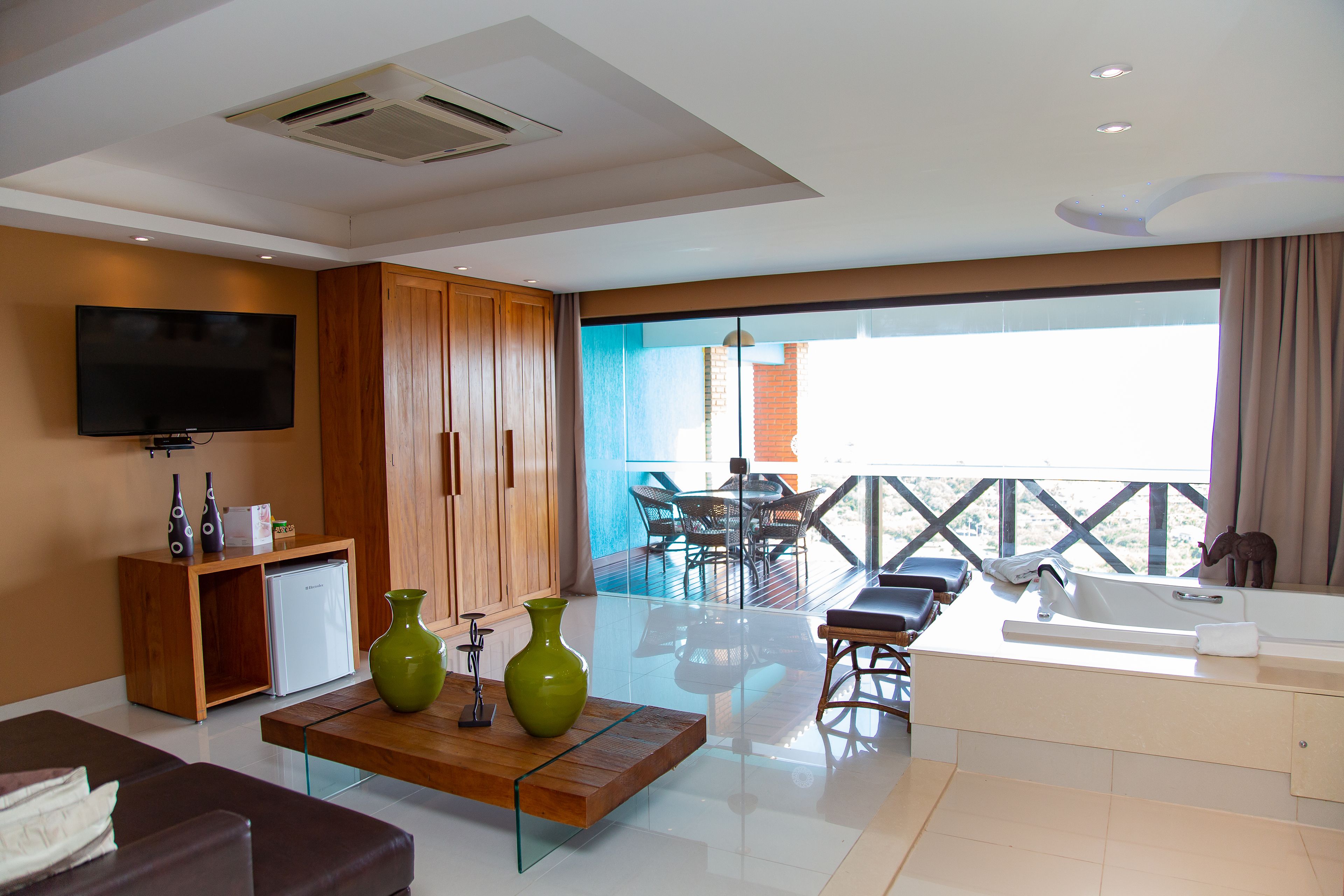 suíte deluxe vista mar (personnalité) | 1 bedroom, minibar, in-room safe, individually decorated