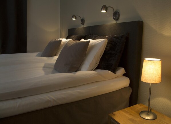 Hypo-allergenic bedding, down duvets, individually decorated, desk