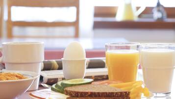Free daily continental breakfast