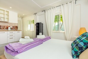 Estúdio superior, terraço | Camas com colchões pillow-top, quartos à prova de som