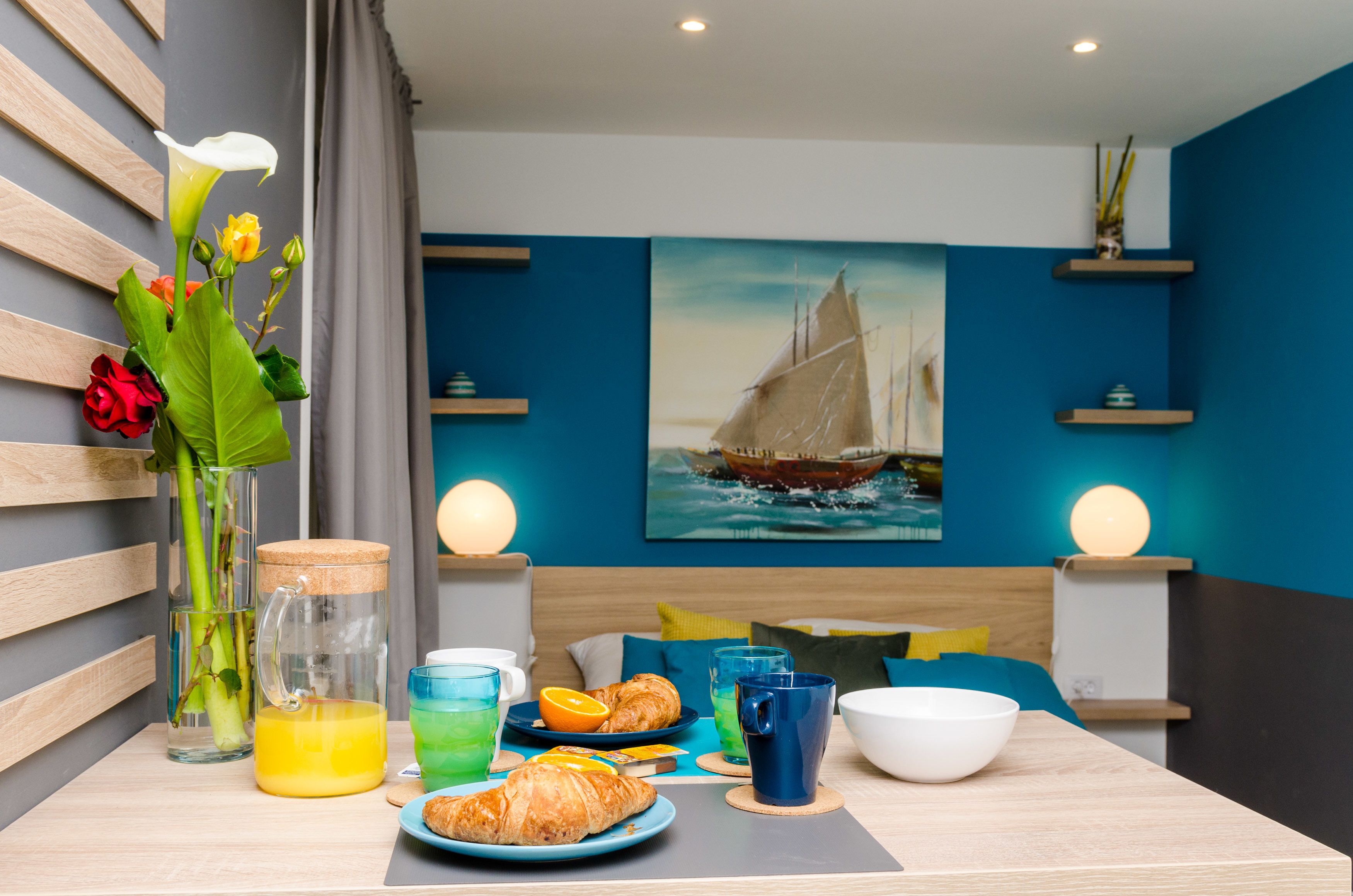 Standard Studio, 1 Queen Bed, Kitchenette | Pillowtop beds, soundproofing, iron/ironing board, free WiFi