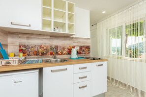 Superior Studio, Terrace | Pillowtop beds, soundproofing, iron/ironing board, free WiFi - Apartments Zore Glavinic (Dubrovnik)