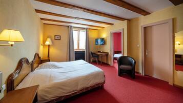 In-room safe, individually decorated, individually furnished, desk