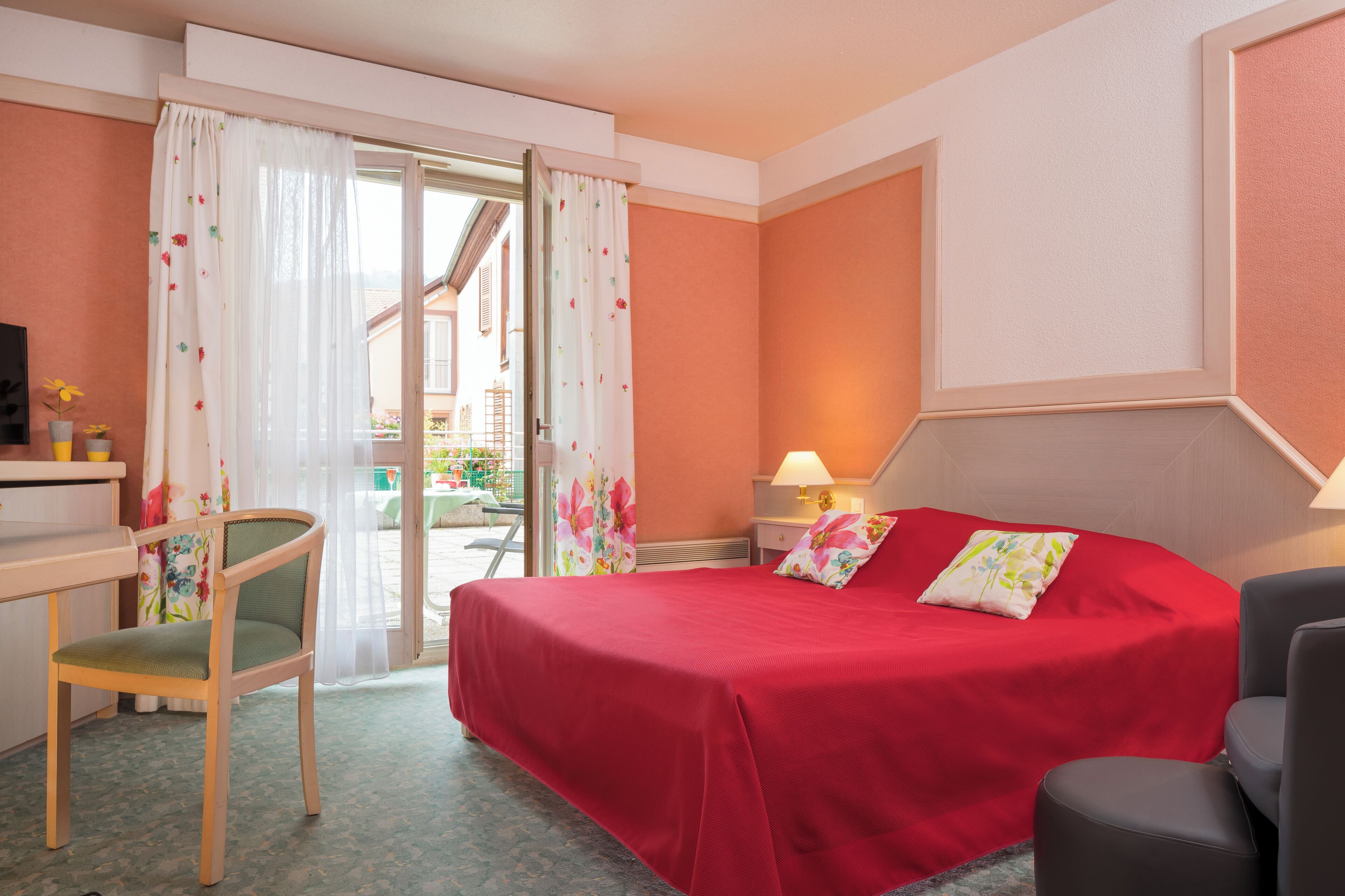 deluxe double room | in-room safe, individually decorated, individually furnished, desk