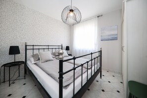 One Bedroom Apartment for 3 people | Individually decorated, desk, laptop workspace, blackout drapes