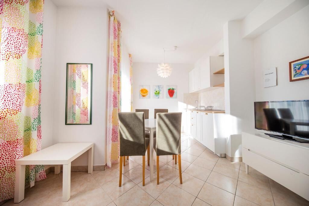 One Bedroom Apartment for 4 people | Individually decorated, desk, laptop workspace, blackout drapes