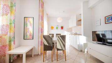 One Bedroom Apartment for 4 people | Individually decorated, desk, laptop workspace, blackout drapes