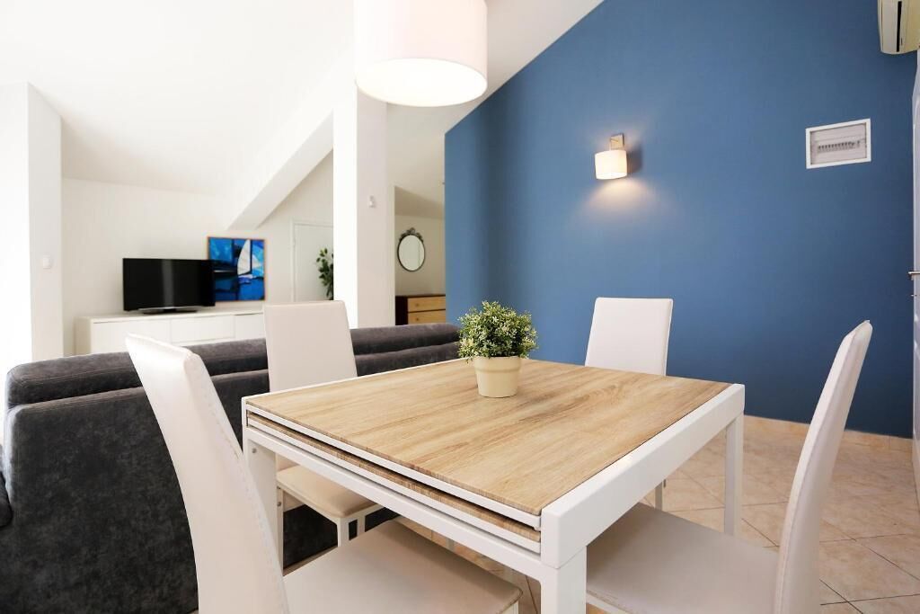 Premium Apartment, 1 Bedroom, Sea View | Dihias secara berasingan, meja, ruang kerja komputer riba 