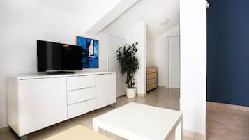 Premium-huoneisto, 1 makuuhuone, merinäköala | 1 makuuhuone, yksilöllisesti sisustettu, työpöytä