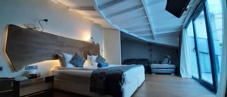 Basic Suite, 1 Bedroom | 1 bedroom, hypo-allergenic bedding, minibar, in-room safe