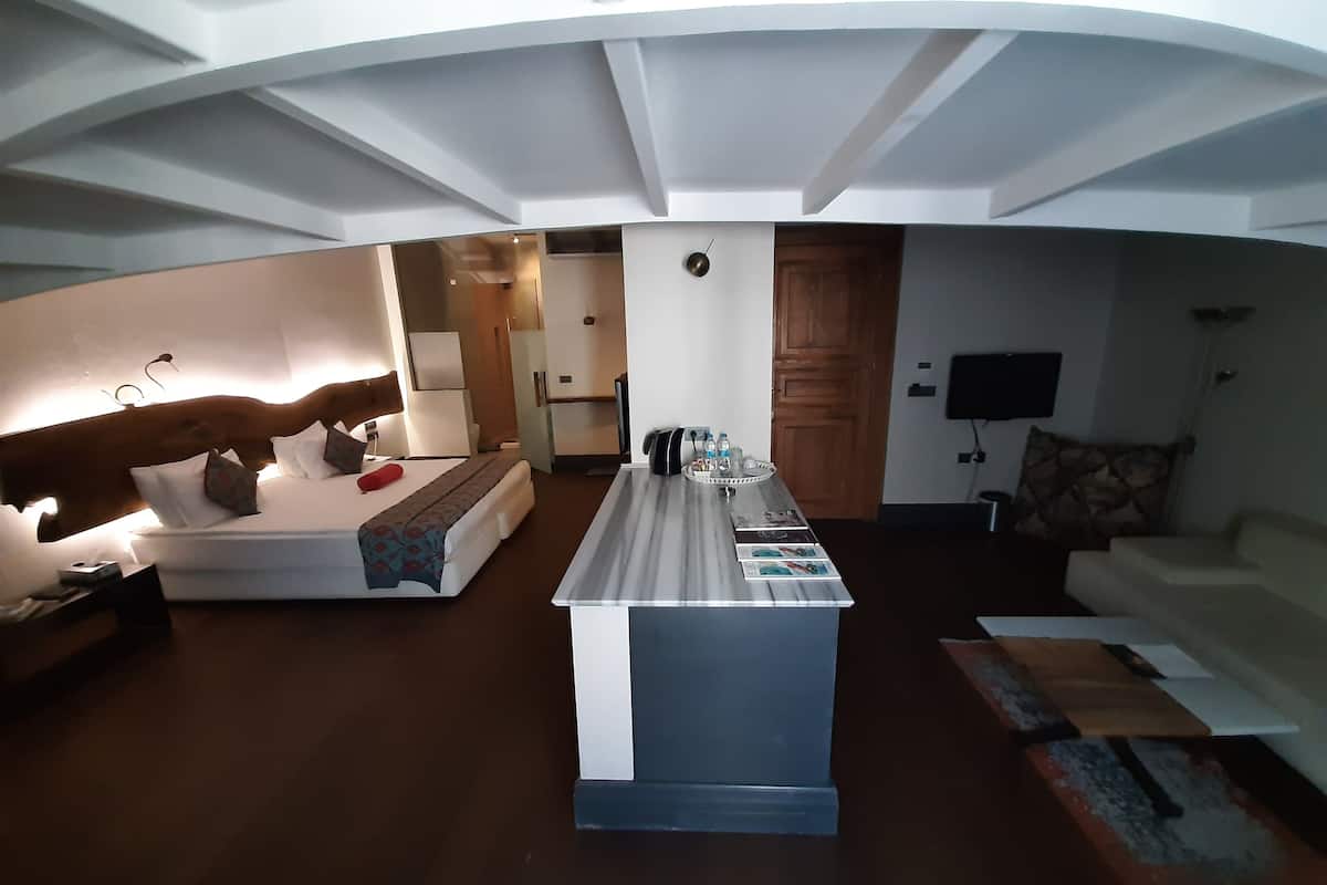 Basic Suite, 1 Bedroom | 1 bedroom, hypo-allergenic bedding, minibar, in-room safe