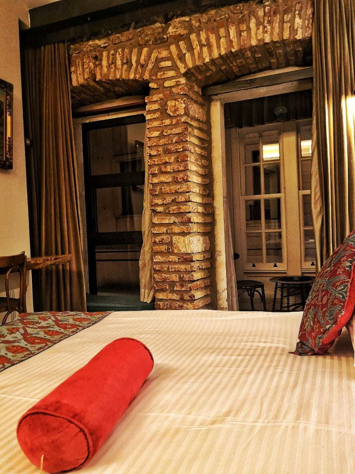 Hypo-allergenic bedding, minibar, in-room safe, desk