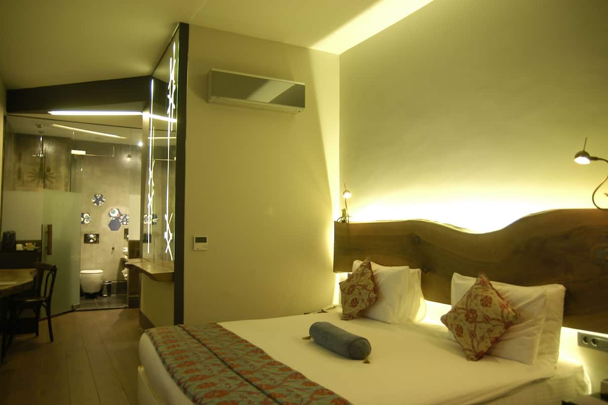 Basic Room | 1 bedroom, hypo-allergenic bedding, minibar, in-room safe