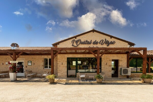 Front of property - L'Oustal de Vézac (Vezac)
