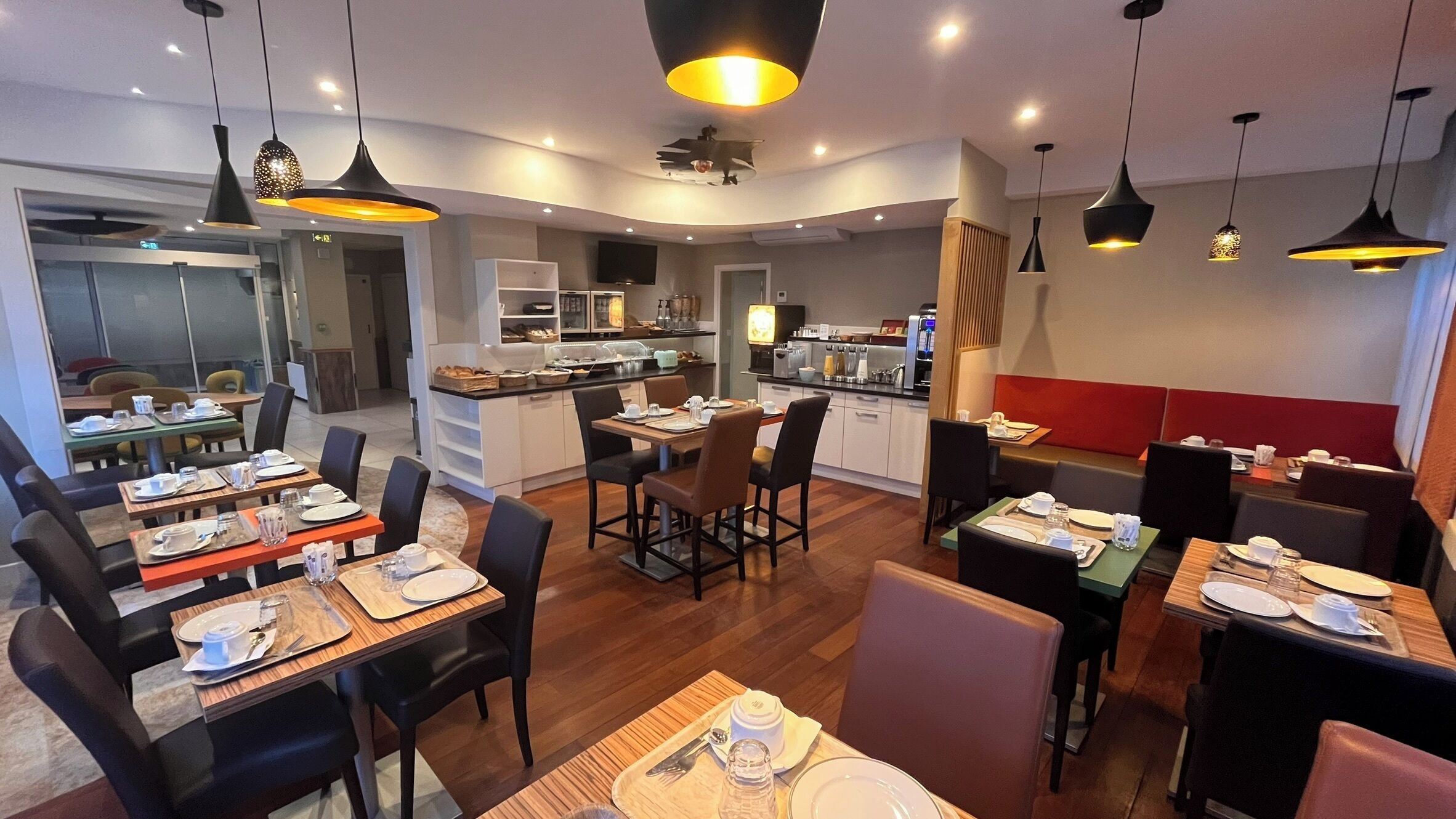 Colazione a buffet, servita tutte le mattine (13 EUR a persona) 