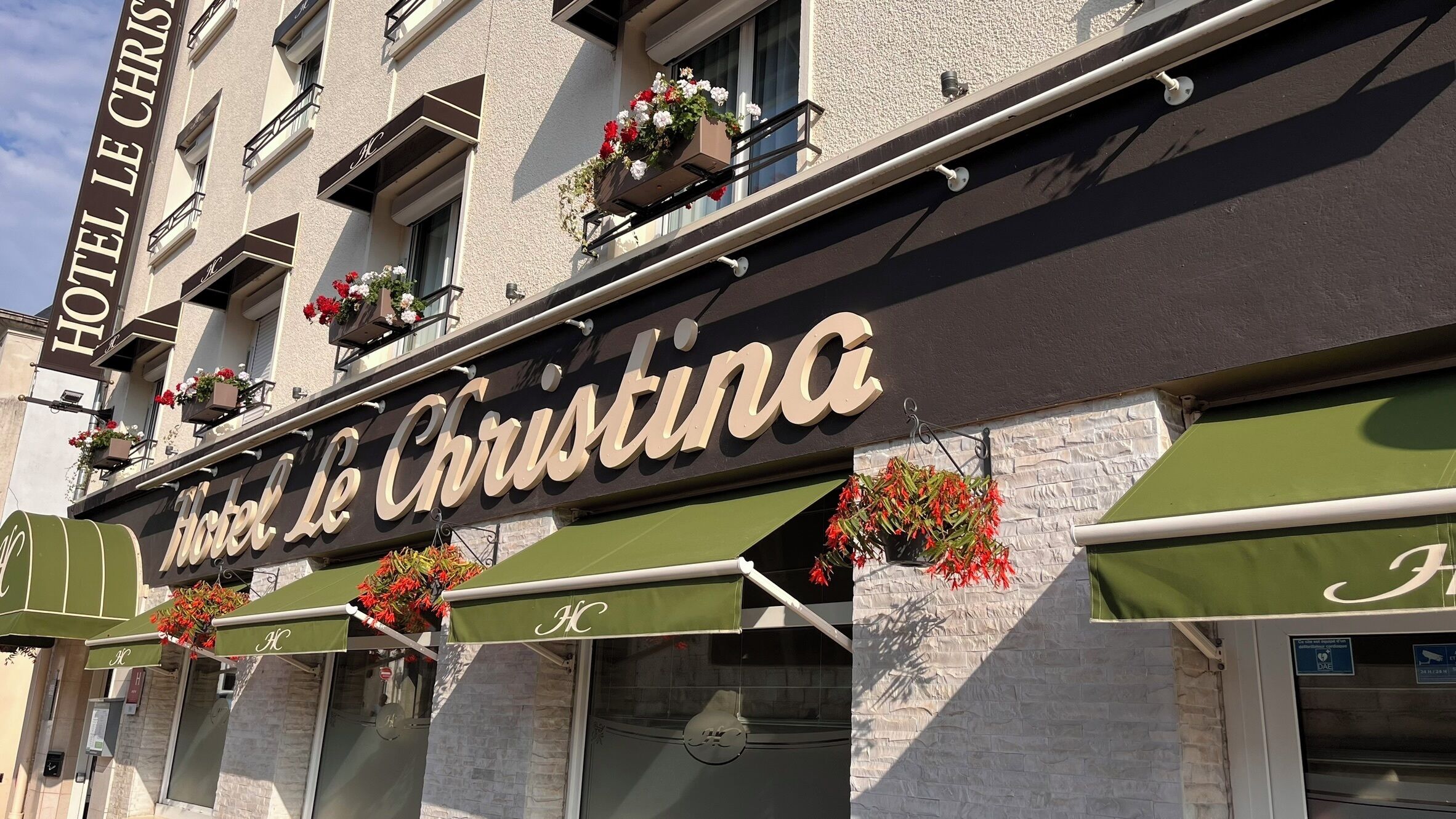 住宿正面 (夜晚)