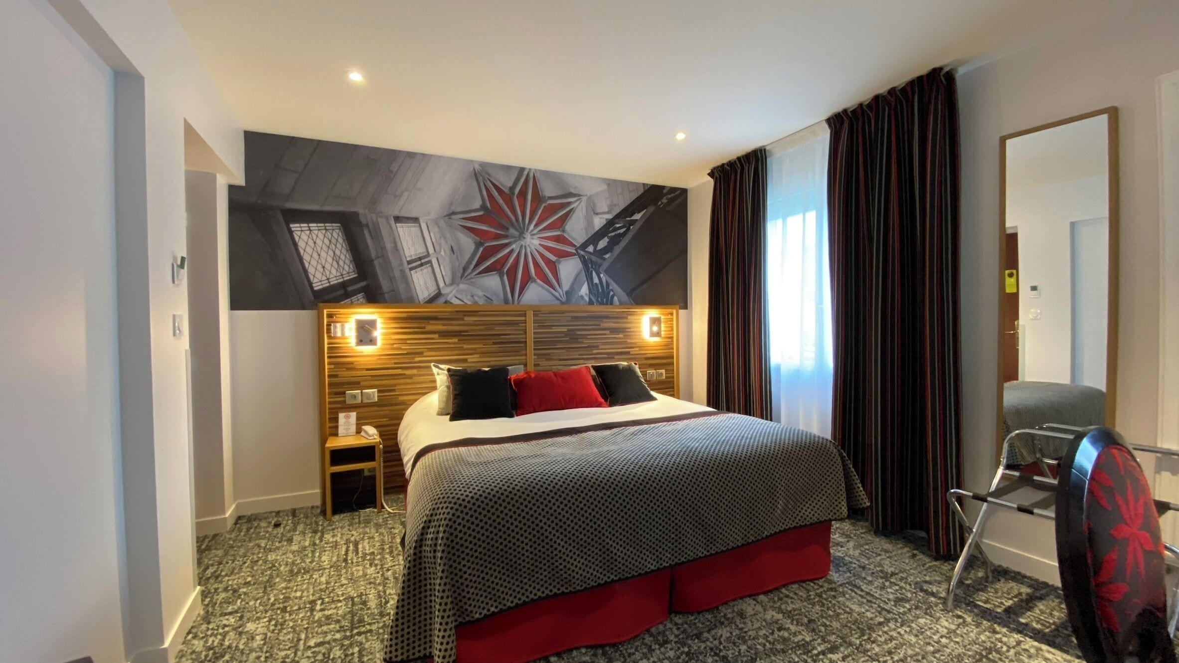 Coffres-forts dans les chambres, bureau, rideaux occultants