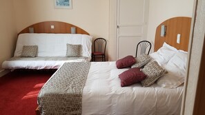 In-room safe, desk, free WiFi