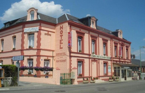 Exterior - Le Sofhotel (Forges-les-Eaux)