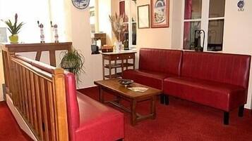 Coin salon dans le hall