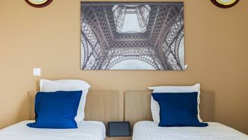 Estudi superior | Escriptori, cortines opaques i habitacions insonoritzades