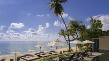 4 bars, 2 bars en bord de piscine, bar de plage