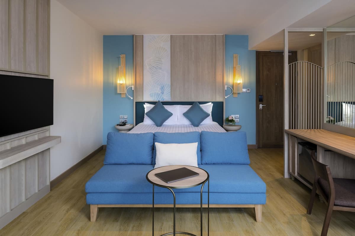 Junior Suite, 1 King Bed, Mountain View | In-room safe, desk, blackout drapes, iron/ironing board