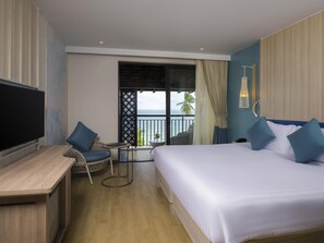 Phòng đôi Deluxe, 1 giường đôi, quang cảnh biển (Beach Wing) | Két bảo mật tại phòng, bàn, màn/rèm cản sáng, bàn ủi/dụng cụ ủi quần áo 