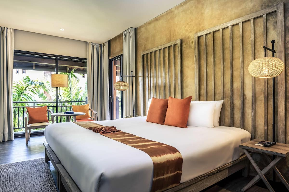 Standard Room, 1 Double Bed (Garden Wing) | In-room safe, desk, blackout drapes, iron/ironing board