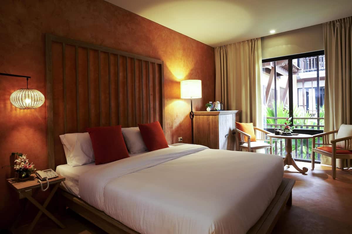 Standard Room, 1 Double Bed (Garden Wing) | In-room safe, desk, blackout drapes, iron/ironing board