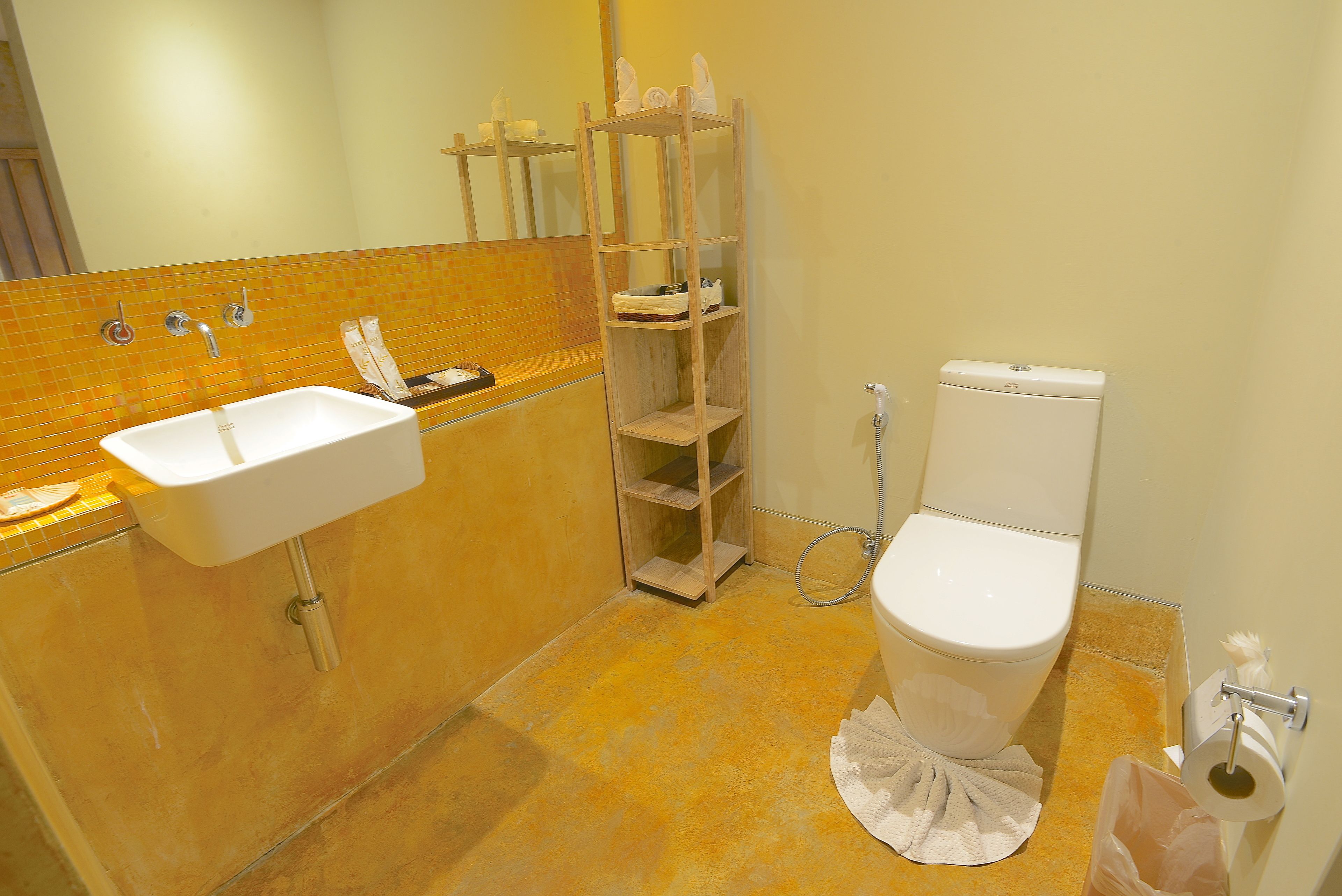 standard room, 1 double bed (garden wing) | bathroom | shower, eco-friendly toiletries, hair dryer, bidet