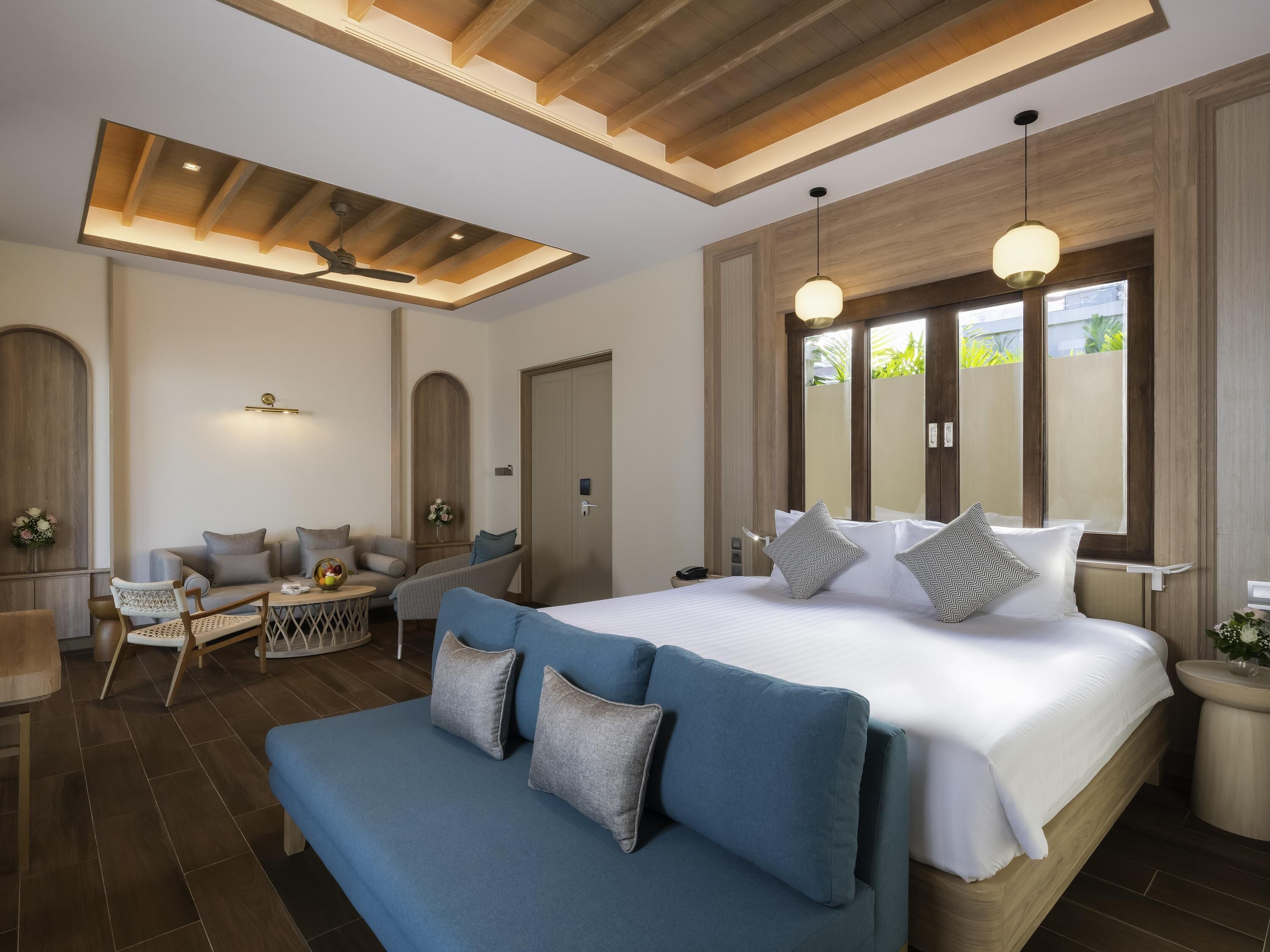 Villa, frente al mar | Caja de seguridad en la habitación, escritorio y cortinas blackout 