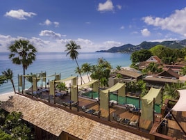 4 bars/lounges, 2 poolside bars, beach bar