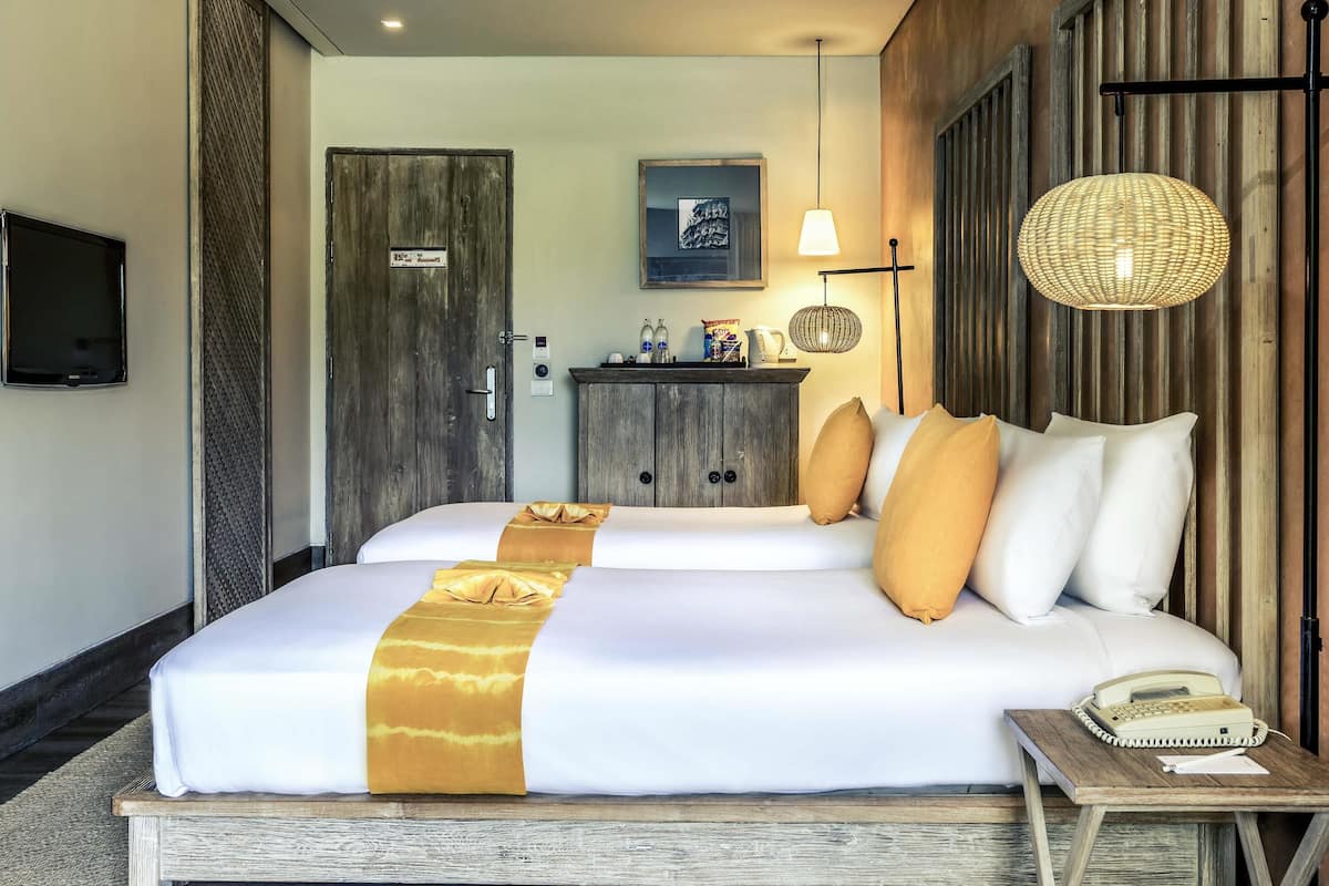 Standard Room, 2 Twin Beds (Garden Wing) | In-room safe, desk, blackout drapes, iron/ironing board