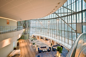 2 bars/lounges, poolside bar