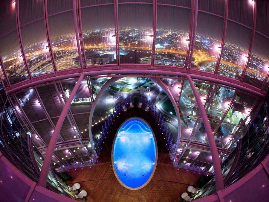 2 outdoor pools, lifeguards on site