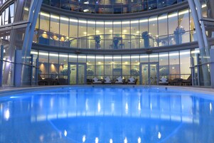 2 outdoor pools, lifeguards on site
