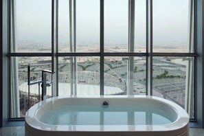 Executive Suite | Deep soaking bathtub - The Torch Doha (Doha)