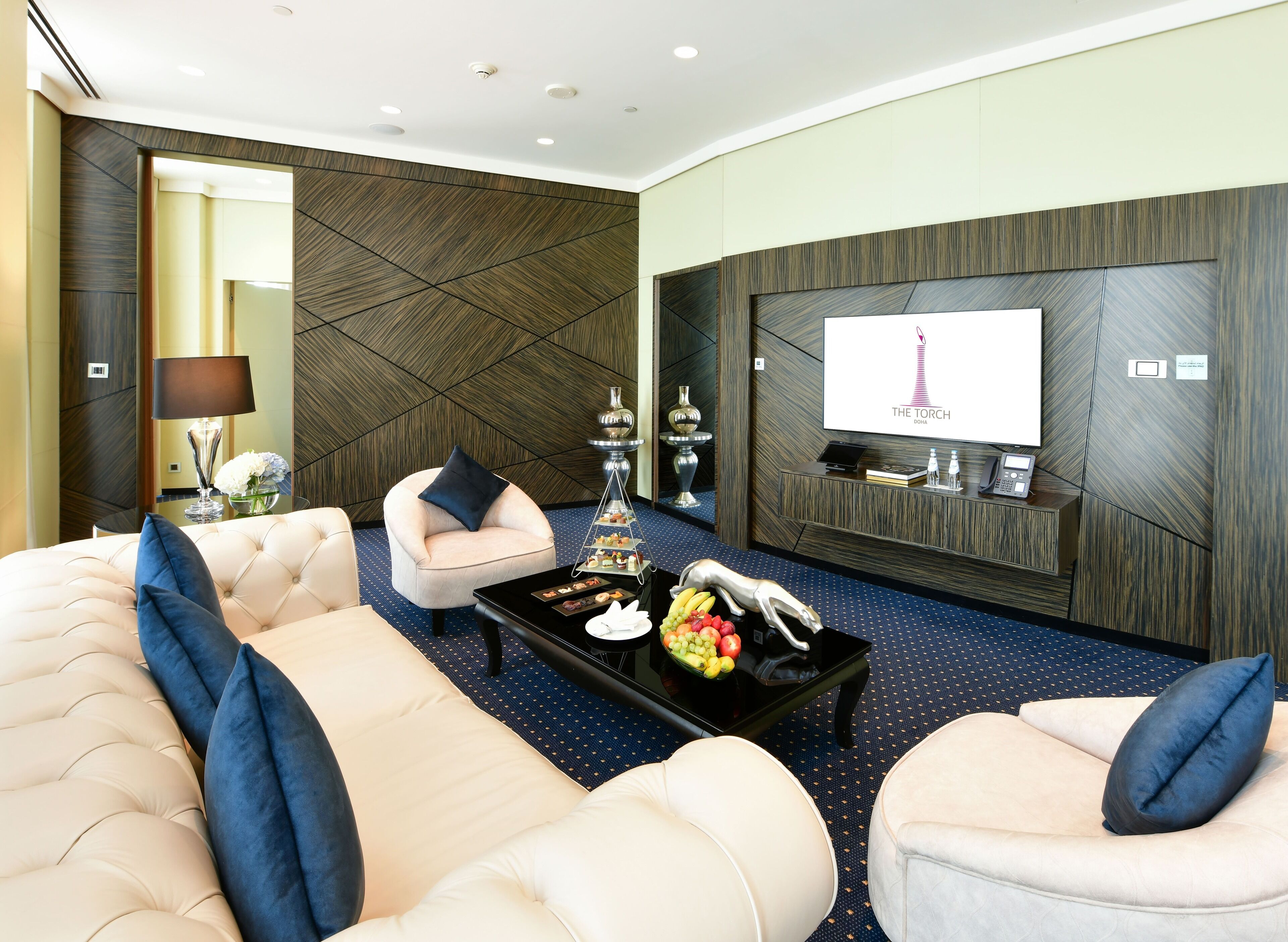 executive suite | living area | 40-inch flat-screen tv with satellite channels, tv