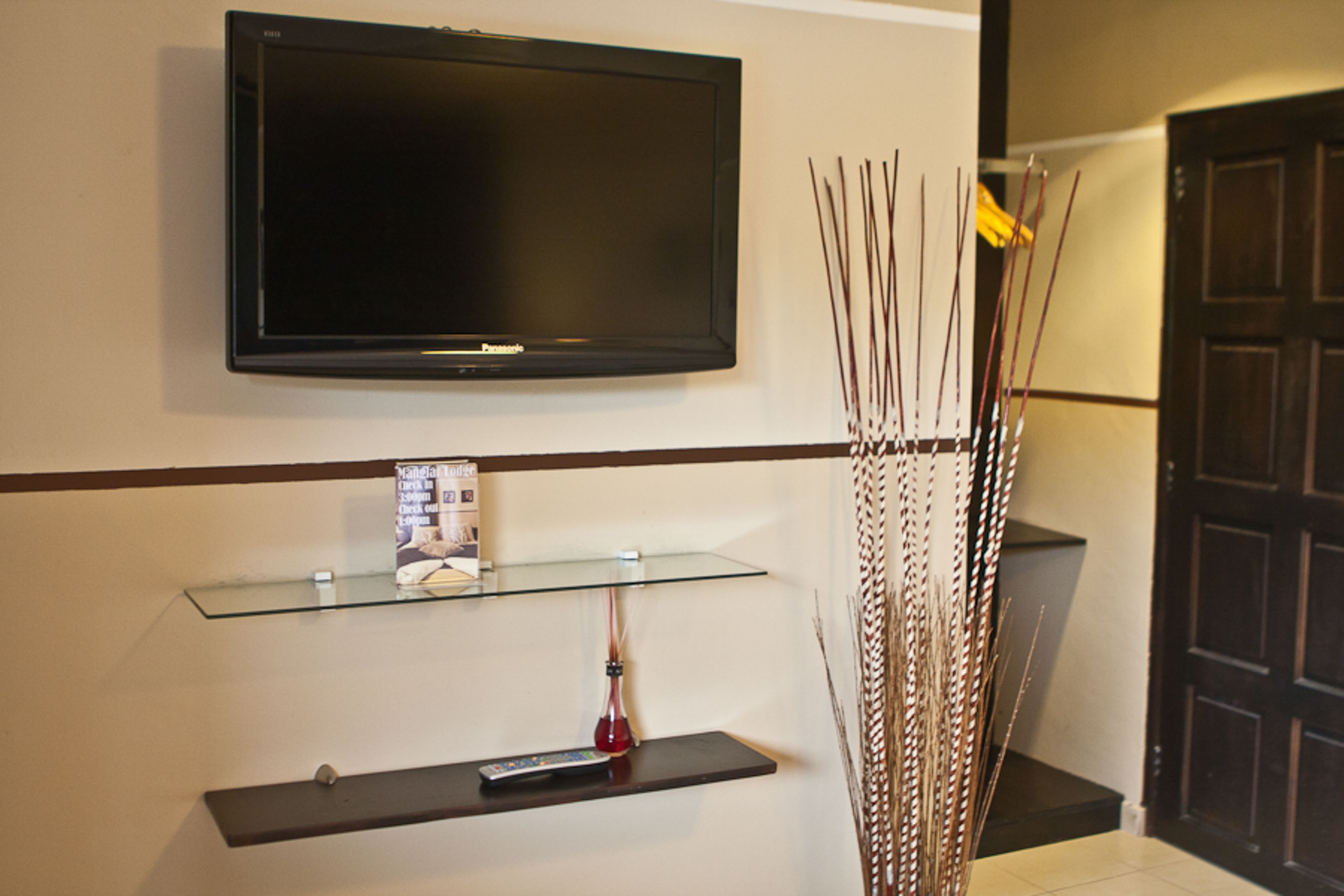 individually decorated, desk, free wifi