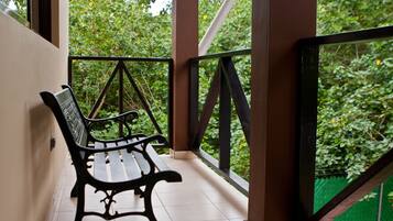 Deluxe Room, 1 King Bed | Balcony