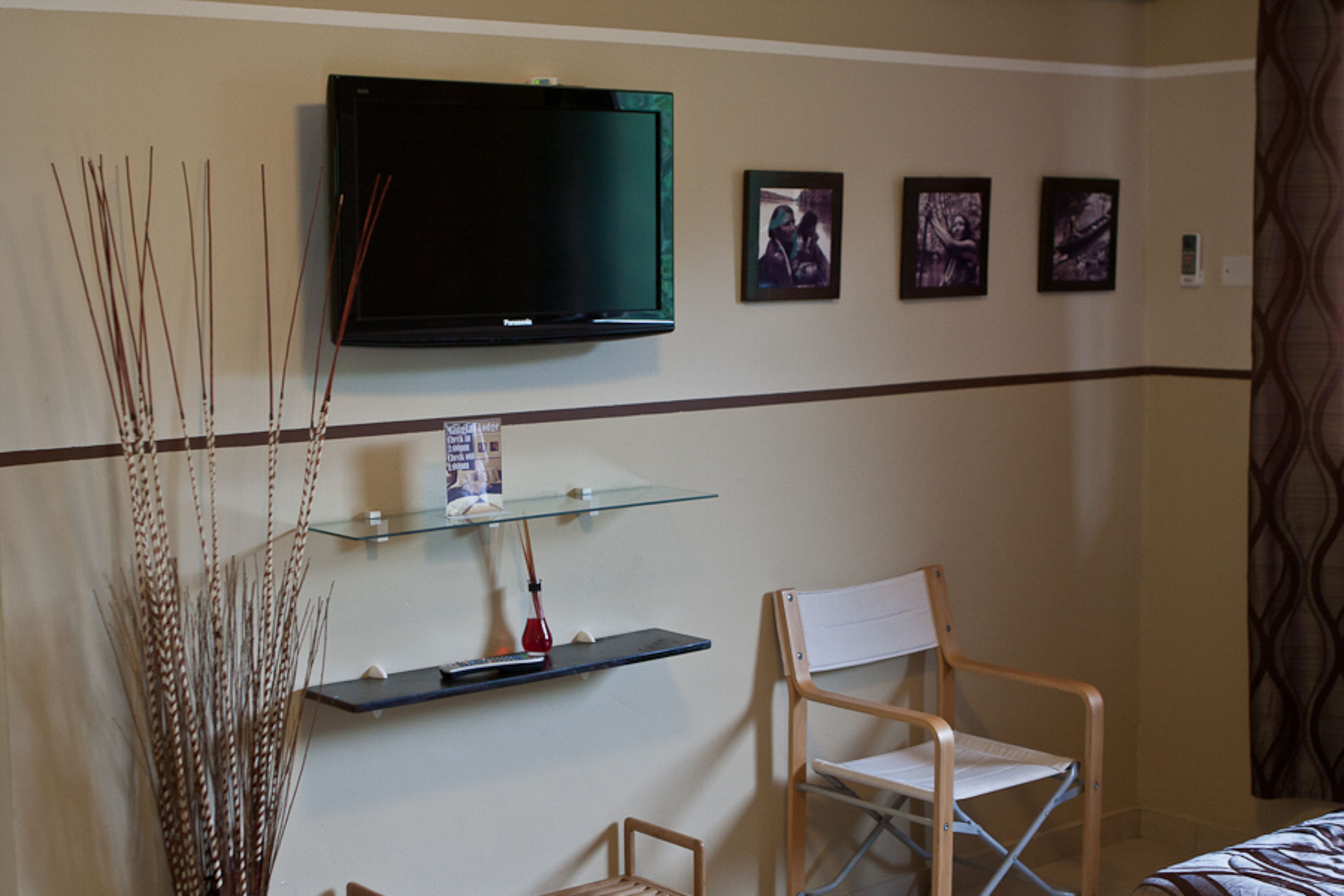 individually decorated, desk, free wifi