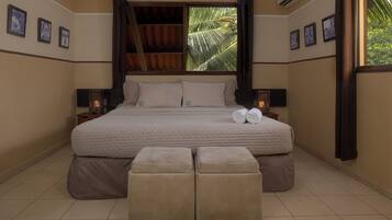 Deluxe kamer, 1 kingsize bed | Individueel gedecoreerd, een bureau, gratis wifi