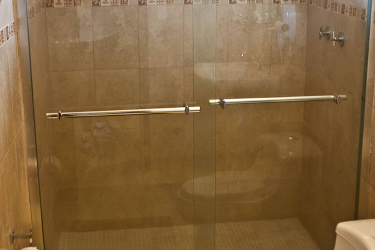 shower, rainfall showerhead, free toiletries, hair dryer