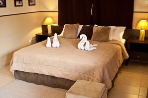 Deluxe Room, 1 King Bed