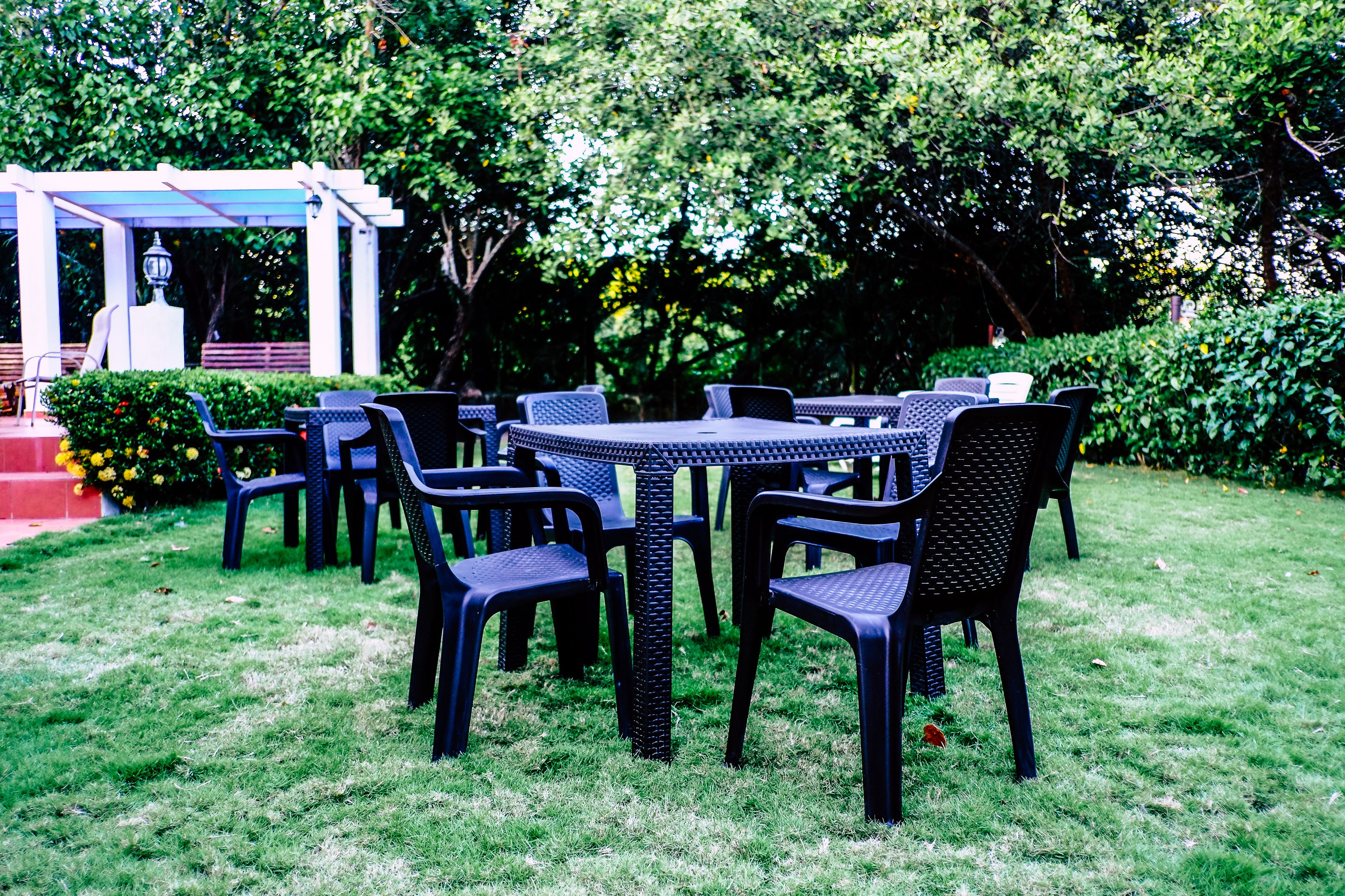 Breakfast, lunch, dinner served; international cuisine, garden views 