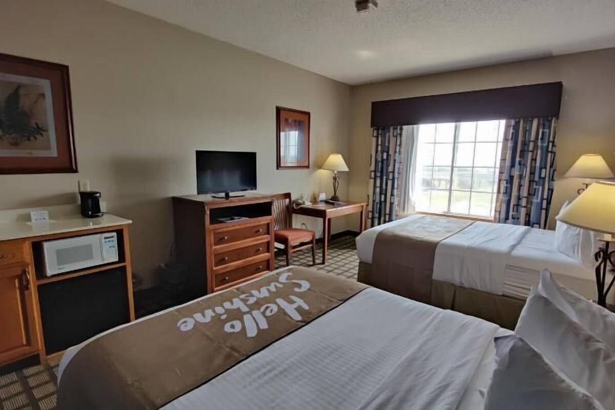 Zimmersafe, Bügeleisen/Bügelbrett, kostenlose Babybetten, Zustellbetten