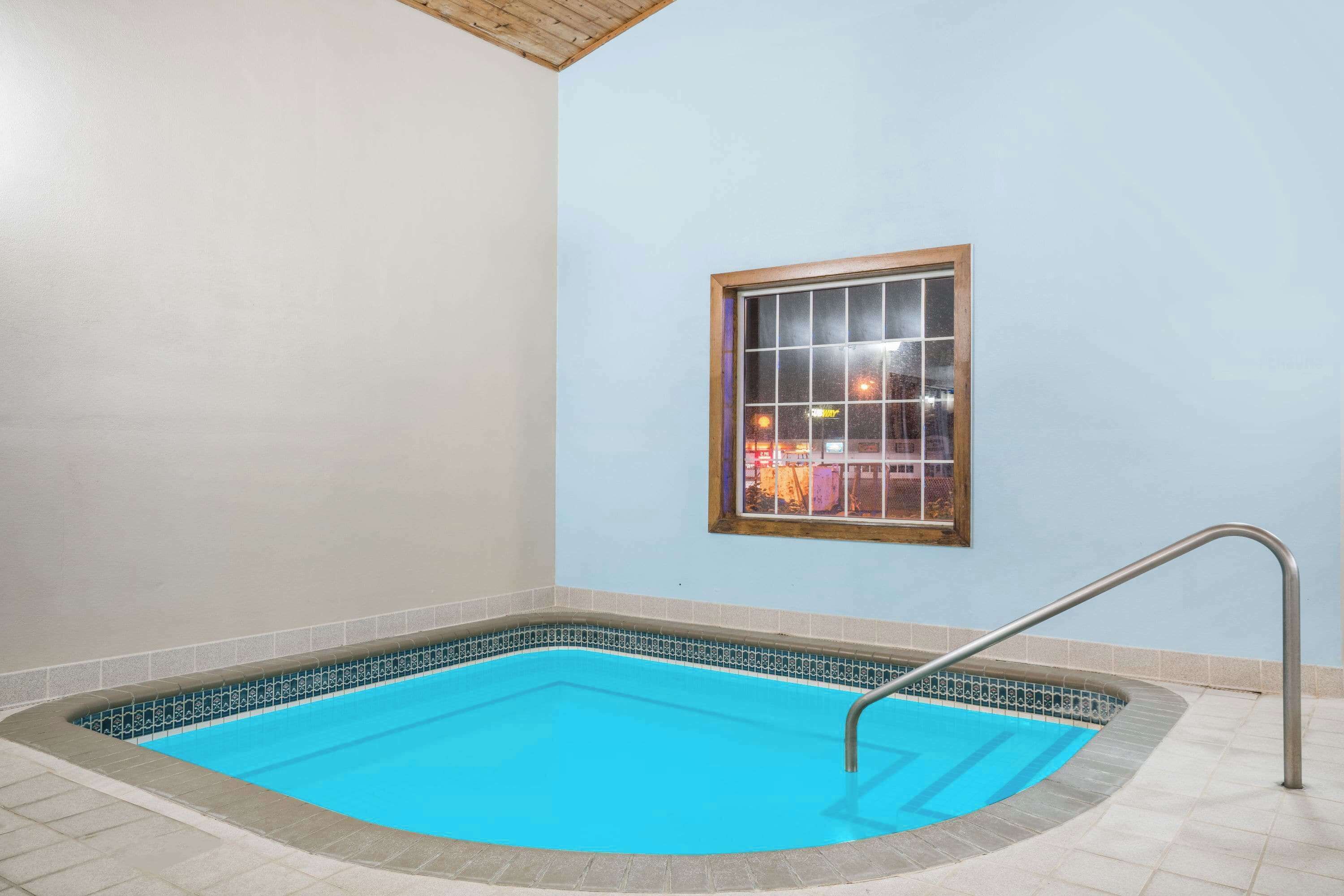 indoor pool, pool loungers