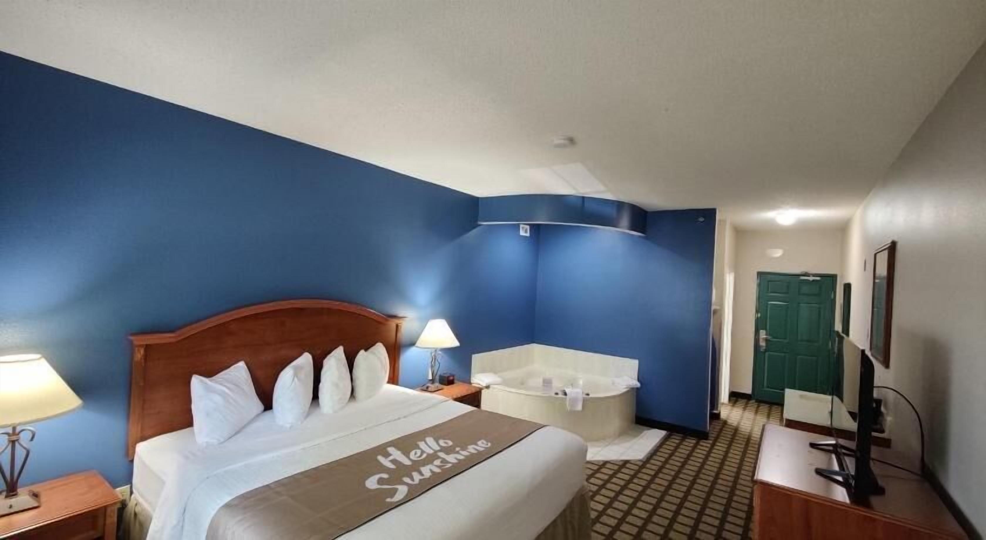 Värdeförvaringsskåp på rummet och strykjärn/strykbräda