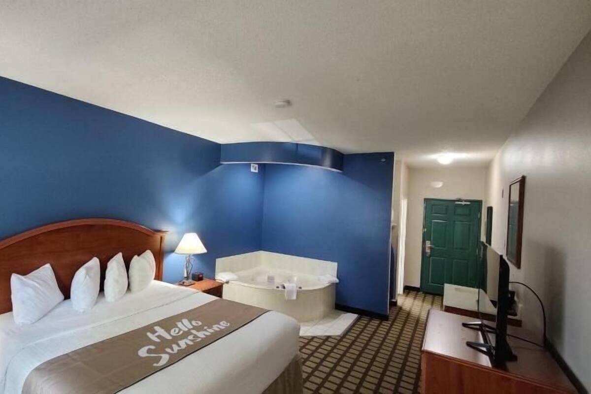 Zimmersafe, Bügeleisen/Bügelbrett, kostenlose Babybetten, Zustellbetten